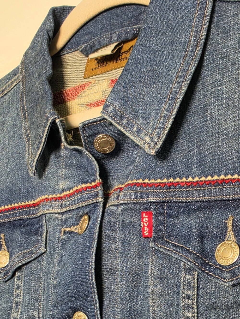 Levi’s Women’s Embroidered Western Denim Jacket XL Tribal Aztec Jean Jacket - Picture 4 of 14